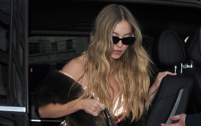 Teksas haljina može biti zavodljiva: Sidni Svini u njoj zaustavila saobraćaj u Njujorku