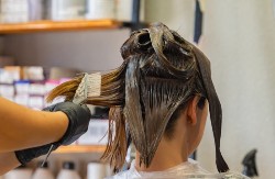 Boja kose koja podmlađuje: Izgleda prirodno, pristaje svima i ostavlja bez daha!