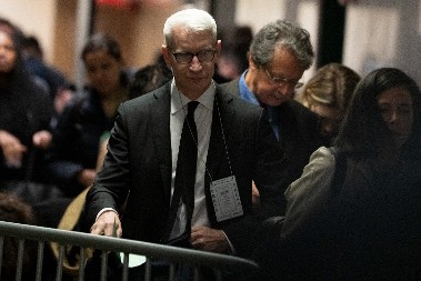 Nakon skoro 20 godina došao kraj: Slavni voditelj doneo tešku odluku, zauvek se oprašta od omiljene emisije