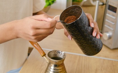 Mnogi pogrešno čuvaju kafu: Drže je na ovom mestu, a to joj menja ukus i miris