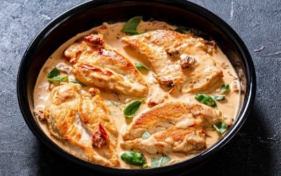 Kuma mi je pokazala trik za sočno belo meso: Doda 1 sastojak koji ga savršeno omekša