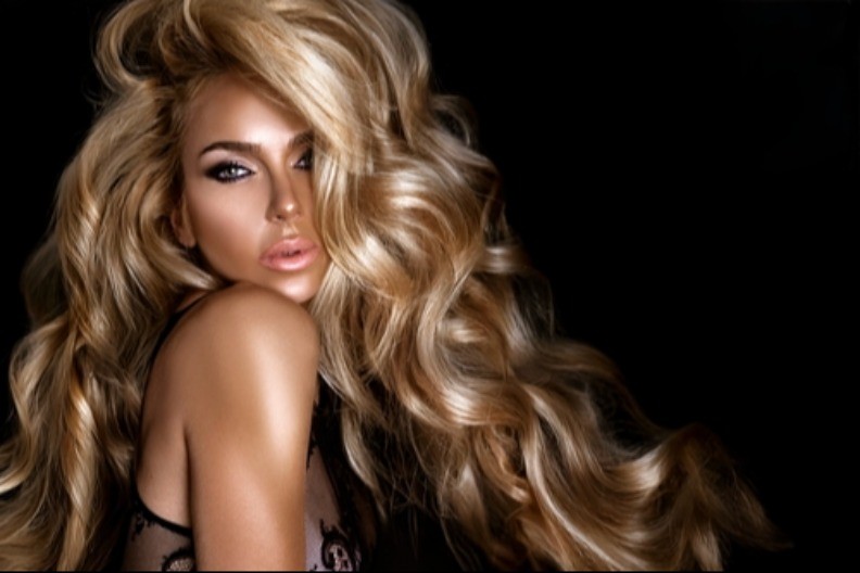 Kažu da deluje čak i na jako tankoj kosi: Trik za volumen zbog kojeg nećete ići kod frizera!