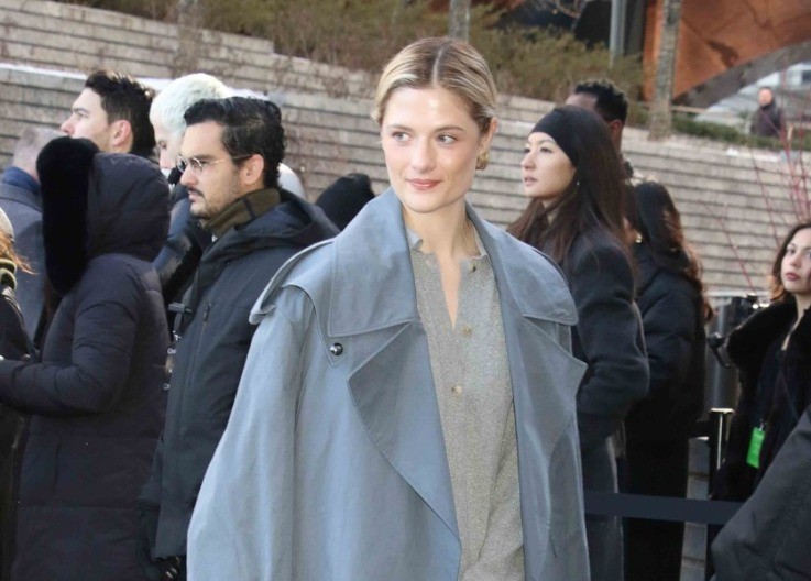 Da li znate čija je ovo ćerka? Lepotu povukla na majku koja je poznata glumica