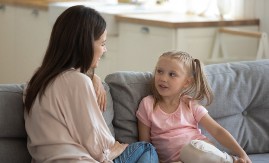 Svi smo ih slušali u detinjstvu, a danas su skandal: Nekad su majke stalno izgovarale ove rečenice, sada su šokantne
