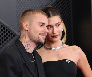 Opet drama, opet haos, je l' ovo Hejli ili Selena? Tetovaže Džastina Bibera izazvale haos na društvenim mrežama, pogledajte vi ovo