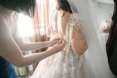 Pakleni plan bivše u Beogradu: Mladoj otkazala venčanicu pred svadbu, nastao haos u salonu