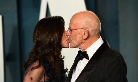 Šok detalji iz petog braka: Glumac (87) ljubi 32 godine mlađu, a ona nerazdvojna sa njegovom bivšom!