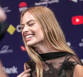 Ovako izgleda kada se prelepa žena upropasti odećom: Slika i prilika modne katastrofe — stajling Margo Robi