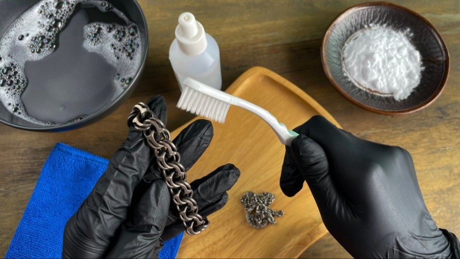 Ne trebaju vam zlatari, ne bacajte pare! Kako da očistite prljavo srebro kod kuće, sami možete ovo lagano uraditi