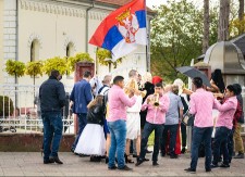 Da ste išli kod njih na svadbu, platili biste sve što ste jeli: Mladenci tražili od gostiju pare za hranu, da li je ovo realno?