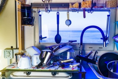 Znaci da je vreme da zamenite kuhinjsko posuđe: Kada tiganj i šerpa postaju opasni