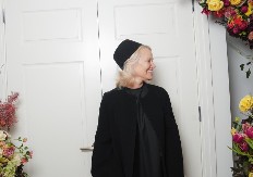 Čudno, drugačije i samo za najhrabrije žene: Stajling Pamele Anderson nimalo provokativan, a opet veliki izazov, stoji najbolje visokim ženama