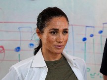 Kao da ju je poplava izbacila: Megan Markl se unakazila sa pantalonama!