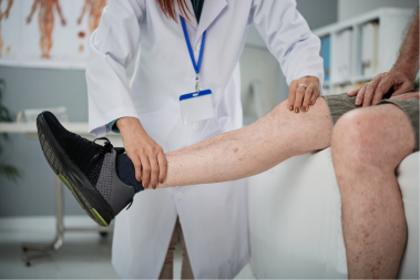 NE MOŽETE DA STOJITE 10 SEKUNDI NA JEDNOJ NOZI? Naučnici upozoravaju – to može biti znak većeg rizika od smrti