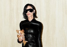 Šokirali smo se kad je skinula naočare! Ni za 3 života ne biste pogodili ko je ovo!