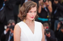 Ćerka Mile Jovović preslikana slavna mama: Zasenile lepotom na crvenom tepihu!