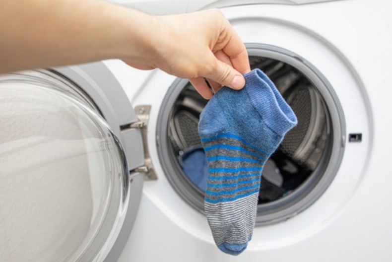 Misterija nestalih čarapa: Evo gde su mogle da završe tokom pranja, a da niste ni primetili