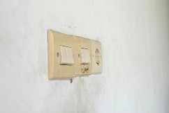 Nema boljeg domaćeg sredstva od ovog: Samo navlažite lepo krpu, skida kompletno žutilo sa prekidača