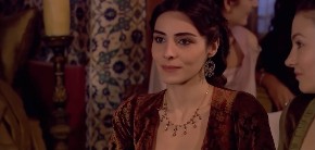 Kako danas izgleda sultanija Mahidevran? Glumica Nur Fetahoglu se potpuno promenila, ofarbala se, ne biste je prepoznali ni da stoji na metar od vas