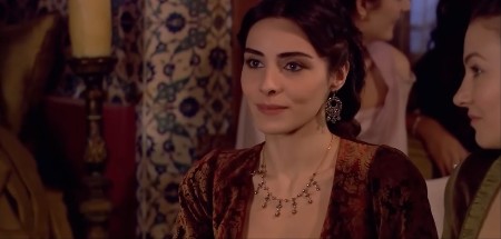 Kako danas izgleda sultanija Mahidevran? Glumica Nur Fetahoglu se potpuno promenila, ofarbala se, ne biste je prepoznali ni da stoji na metar od vas