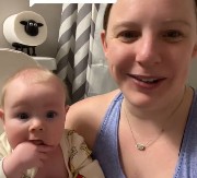 Beba od 5 meseci koristi nošu umesto pelena: Mama otkrila trik i zapalila mreže