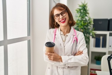 Doktorka koja pije 5 kafa dnevno objasnila: Evo zašto šoljica više nije greh! 