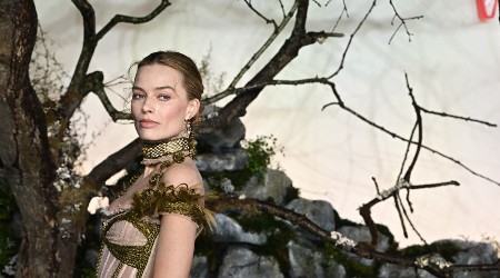 Lepotica kakva se retko viđa: Australijska diva očarala u crnoj mini haljini, klasičan stil začinila ovako