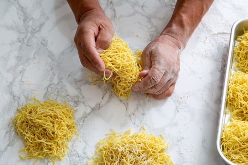 Čvrsti, ne lepe se, kao iz najboljih restorana: Kako se prave savršeni rezanci, nije samo fora u razmeri jaja i brašna