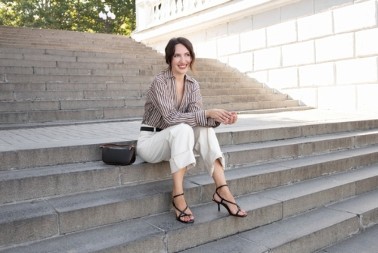 Najmodernije farmerke ovog proleća nisu plave: Novi trend osvaja ulice