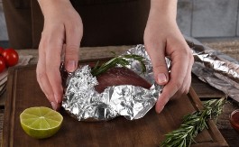 Najbrže pohovanje mesa: Dalila pokazala trik sa aluminijumskom folijom, žene oduševljene!