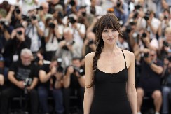 Ju, ju, ju, bez brusa i bez gaćica: Dakota Džonsons se skinula i baš je briga za sve