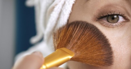 Podočnjaci nestaju u sekundi! Trik sa hajlajterom koji pravi čuda