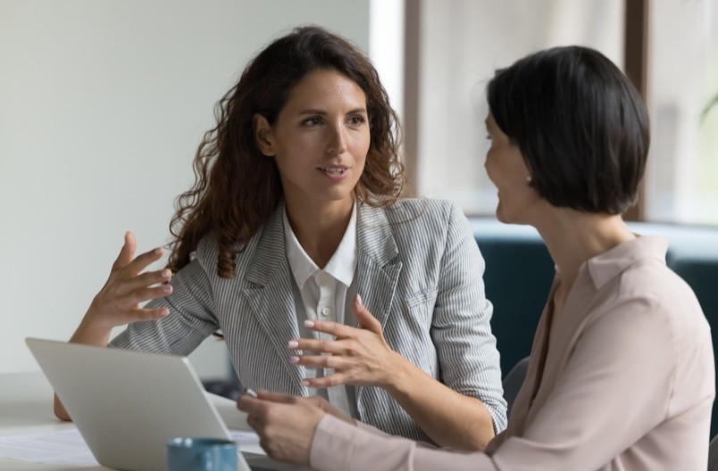 Glumi ljubaznost, a ne podnosi vas: Ovi signali odaju dvoličnu osobu