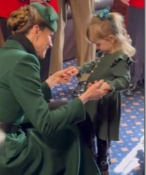 Protokol pukao u sekundi: Usred ceremonije dete skočilo na Kejt Midlton, ono što je uradila začudilo prisutne