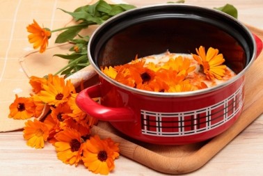 Žene poludele za ovom masti iz apoteke: Zateže lice kao botoks, a košta smešno, a bore se povlače za par dana (RECEPT)