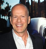 Najnovija fotografija Brusa Vilisa slomiće vam srce: U naručju drži unuku, a na licu se vidi koliko ga je demencija uništila