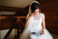 Cela Srbija plače zbog ove mlade: Na svadbi otvorila dedin koverat i zanemela