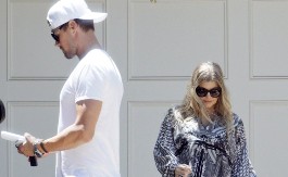 Muž je varao, pa traume leči s njim: Pevačica se ne odvaja od ovog mladog muškarca