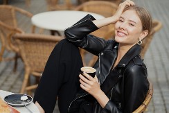 Volite da nosite crnu odeću? Psiholog otkriva šta to govori o vama