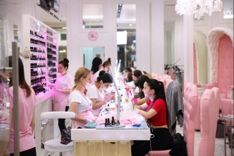 Voćna nijansa na noktima: Ovaj manikir je apsolutni hit prolećne sezone, prave se redovi u salonima