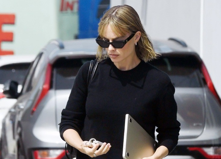 U Srbiji se ovako oblače žene u marketingu, medijima, IT-ju... Slobodno iskopirajte ovu poslovnu kombinaciju Margo Robi, za 10+ je