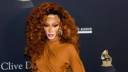 "Kopitarke" udaraju sa svih strana, nije mogla da im odoli: Popularne cipele uklopila uz jeftini komplet, Vini Harlou demonstrirala stil 