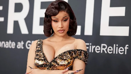 Voda od pirinča, beli luk — ma ništa, samo je mirisala na cezar salatu: Šta je sve Kardi Bi stavljala na kosu da bi je oporavila, da li je uspela?