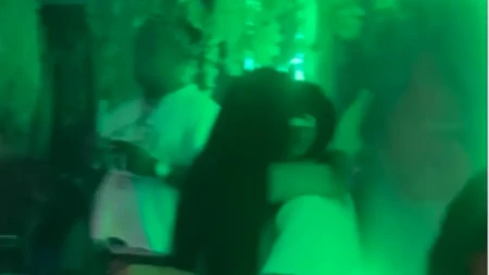 Skandalozno! Rijaliti zvezda (41) zajahala duplo mlađeg, u klubu milion duša, a svi gledali samo njih