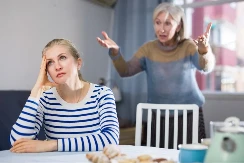 Postoji li zlobnija žena od nje? Svekrva mi pomagala da sredim stan i uradila nešto užasno!