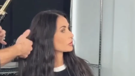 Frizura umesto botoksa: U jednom potezu stvara zategnut i mladolik izgled, savršena za žene 50+