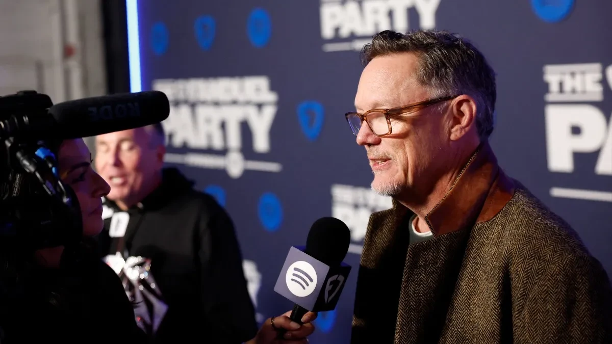 Oženjen, a i dalje flertuje: Čuveni glumac bacio oko na ovu zvezdu, ženi pao mrak na oči kada je saznala