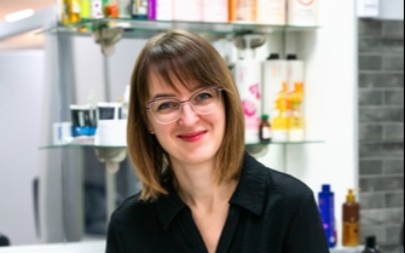 Frizerka Hana razbija mit: Zašto pranje kose pre farbanja može uništiti boju?