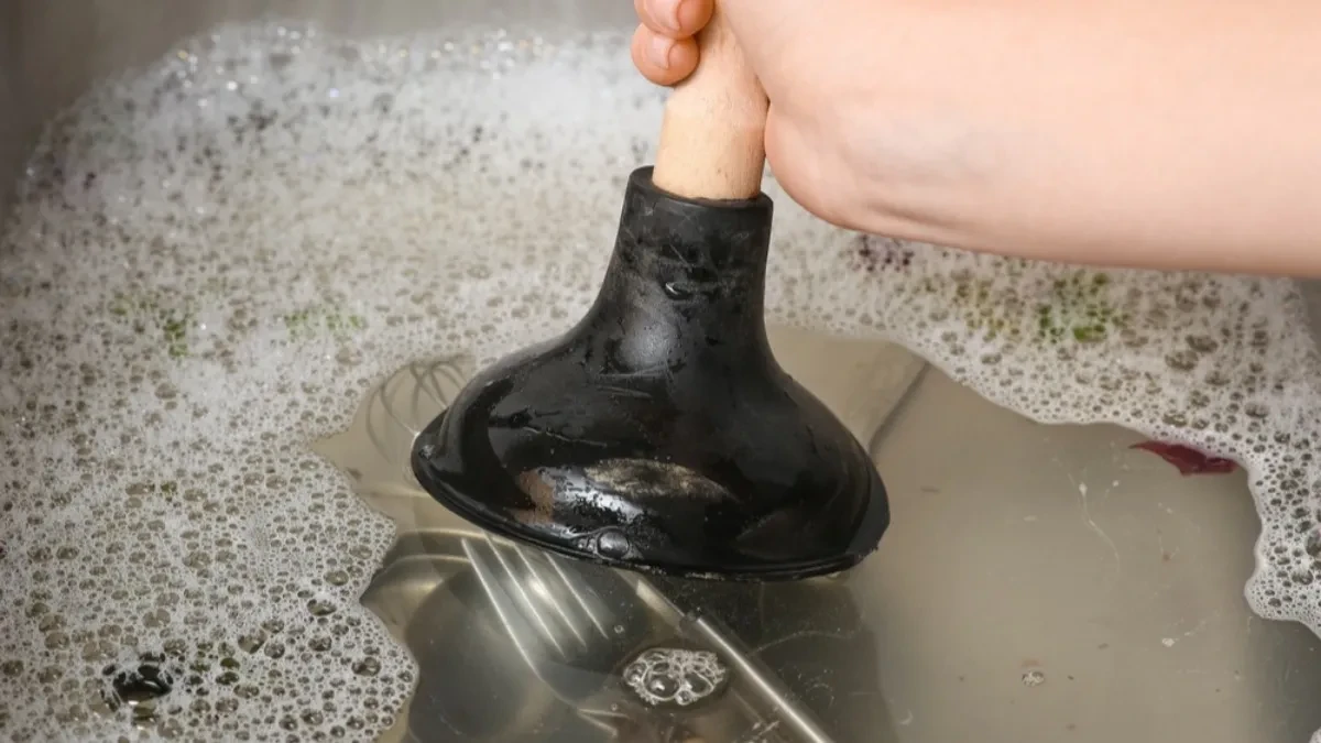 Ovo i vodoinstalateri rade, retko koji se uhvate za žicu: Trikovi za otpušavanje sudopere u kućnim uslovima, koriste ih i profesionalci