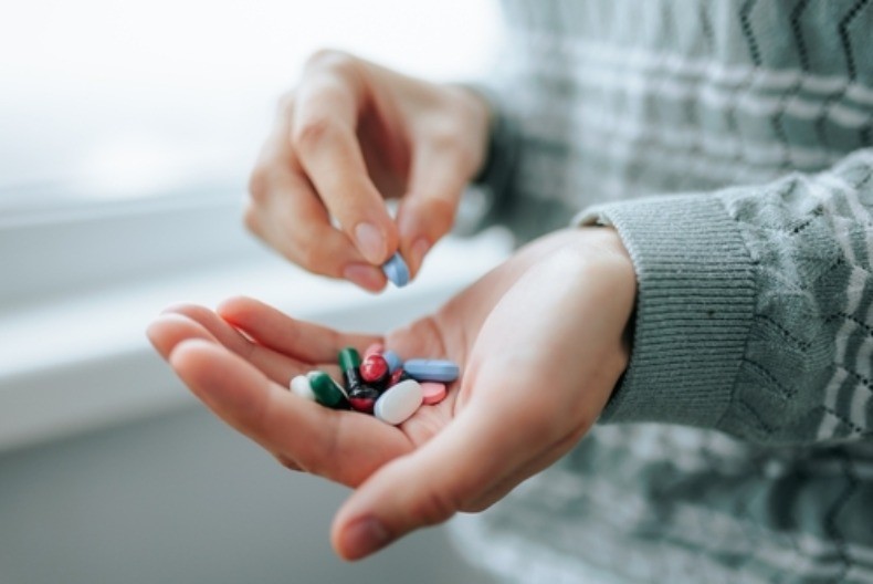 Masa Srba pravi ovu grešku sa vitaminima: Zajedno ih piju sa ovim lekovima, a ne smeju!